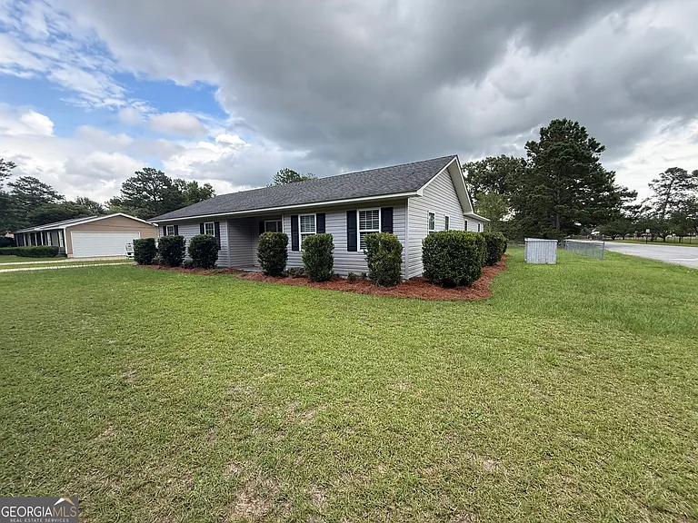 136 Trinity Rd — Photo 10
