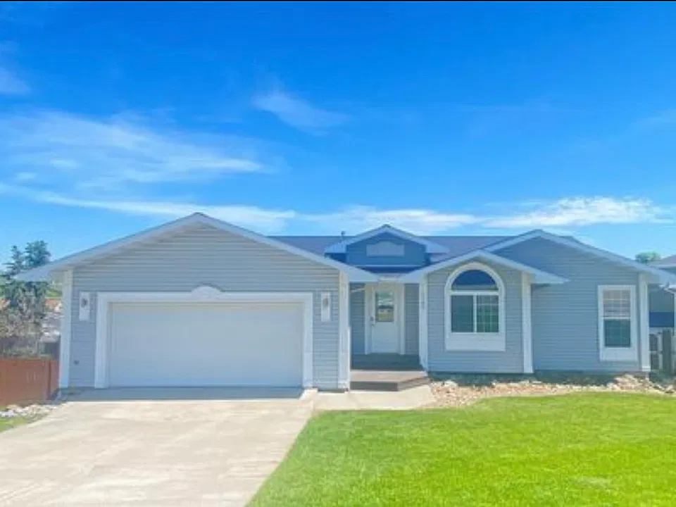 2705 Greenbriar Dr