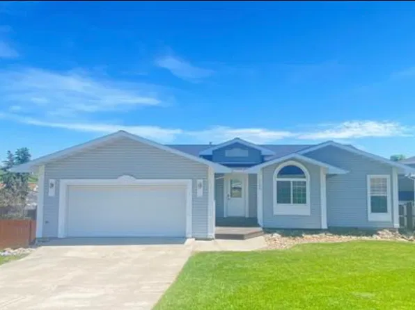 2705 Greenbriar Dr, Great Falls, MT 59404