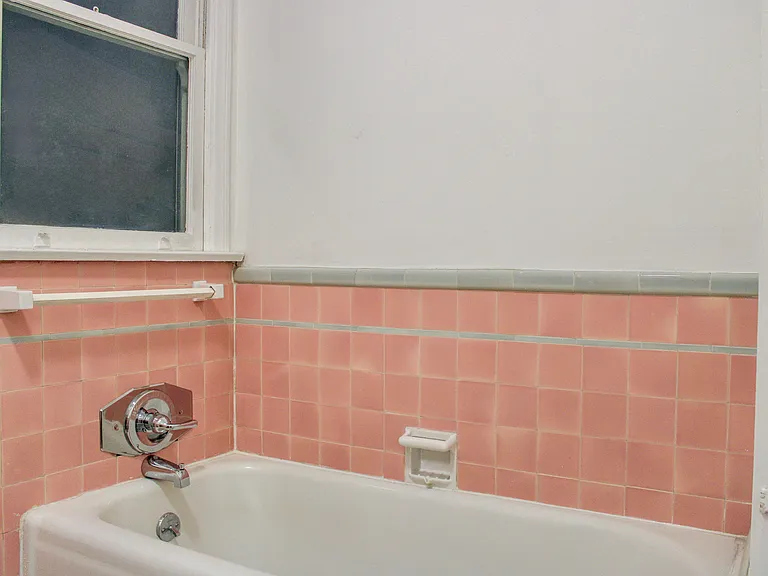 361 N Sierra Bonita Ave #A — Photo 17