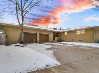 636 River Dr, Munster, IN