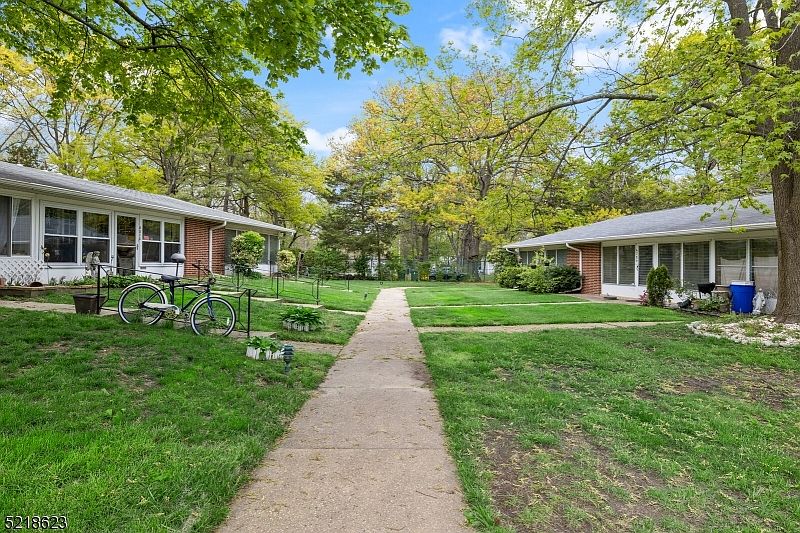 1st image of 478B Dartmoor Ct #B