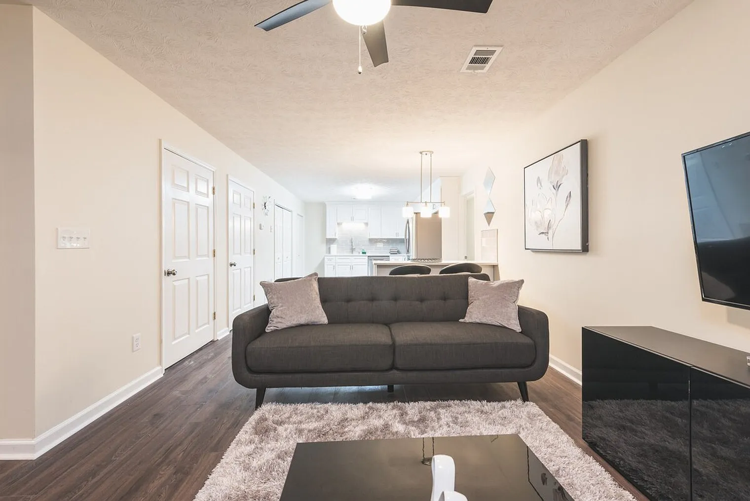 2 bed, 2.0 bath, 1732 sqft, $2,706 — Photo 4