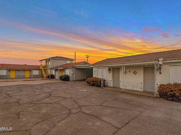 3rd image of 1945 W VAN BUREN Street