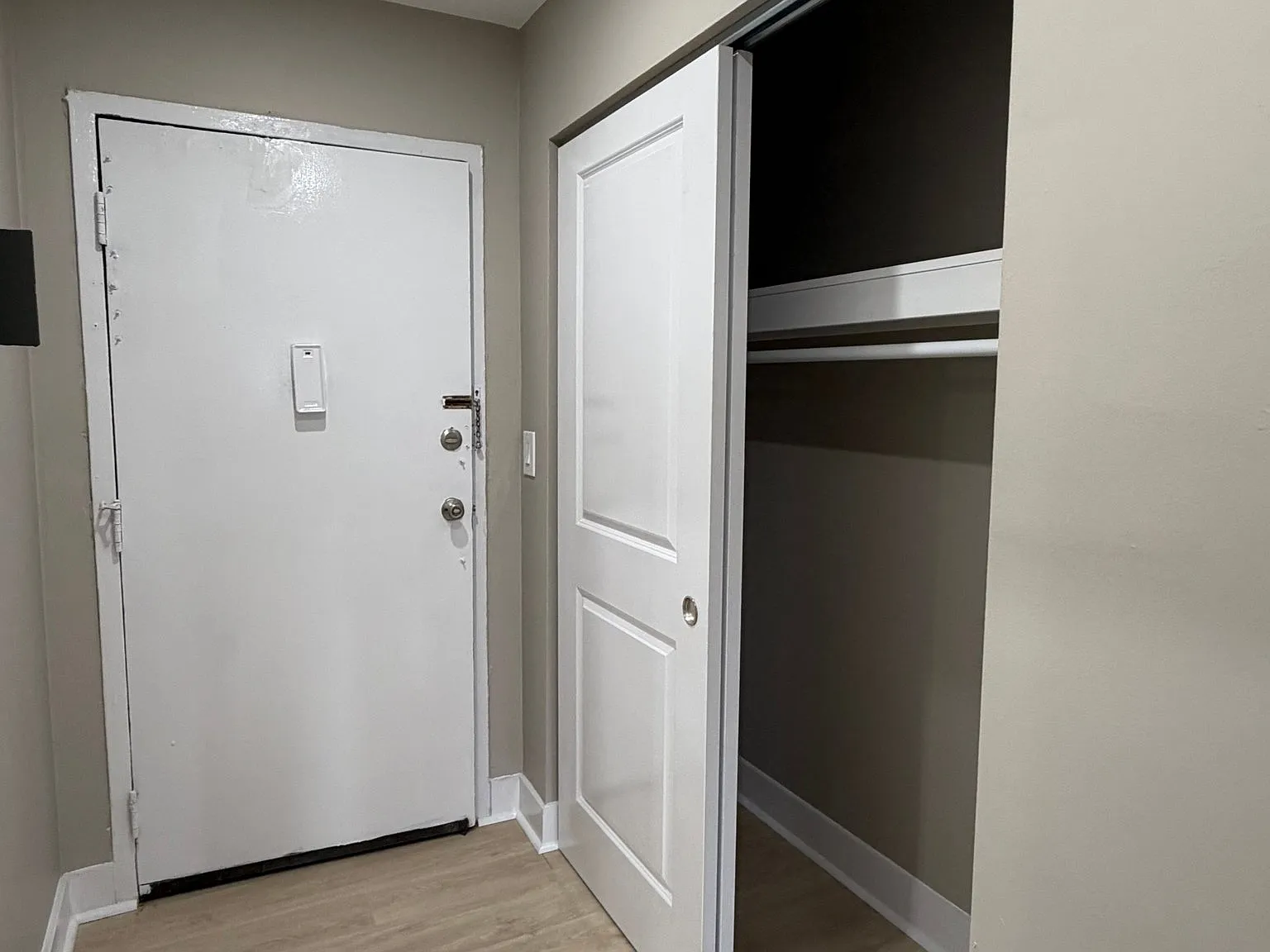 Cozy 1 Bed/1 Bath Unit on Park Ave in Orange - $1750/mo (NJ) — Photo 4