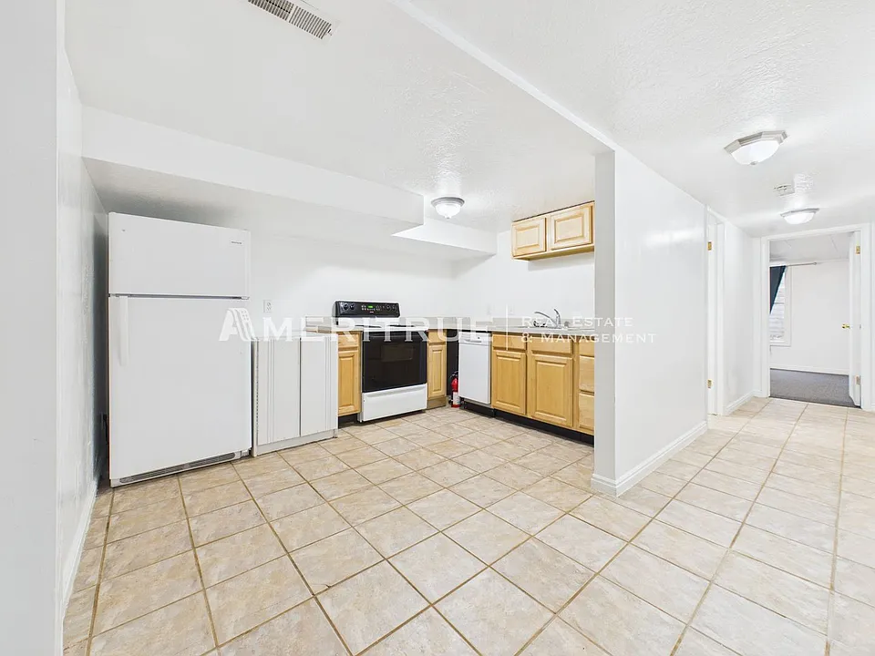 Building Photo 5