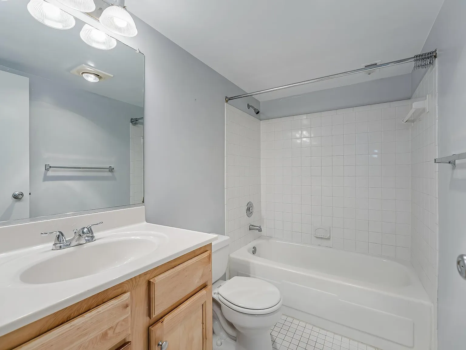 1 bed, 856 sqft, $2,000 — Photo 3