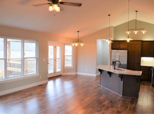 5426 Colbert Hills Dr, Manhattan, KS 66503