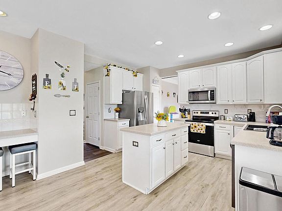 4th image of 238 Lea Ave