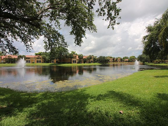 2nd image of 4879 Via Palm Lakes #610
