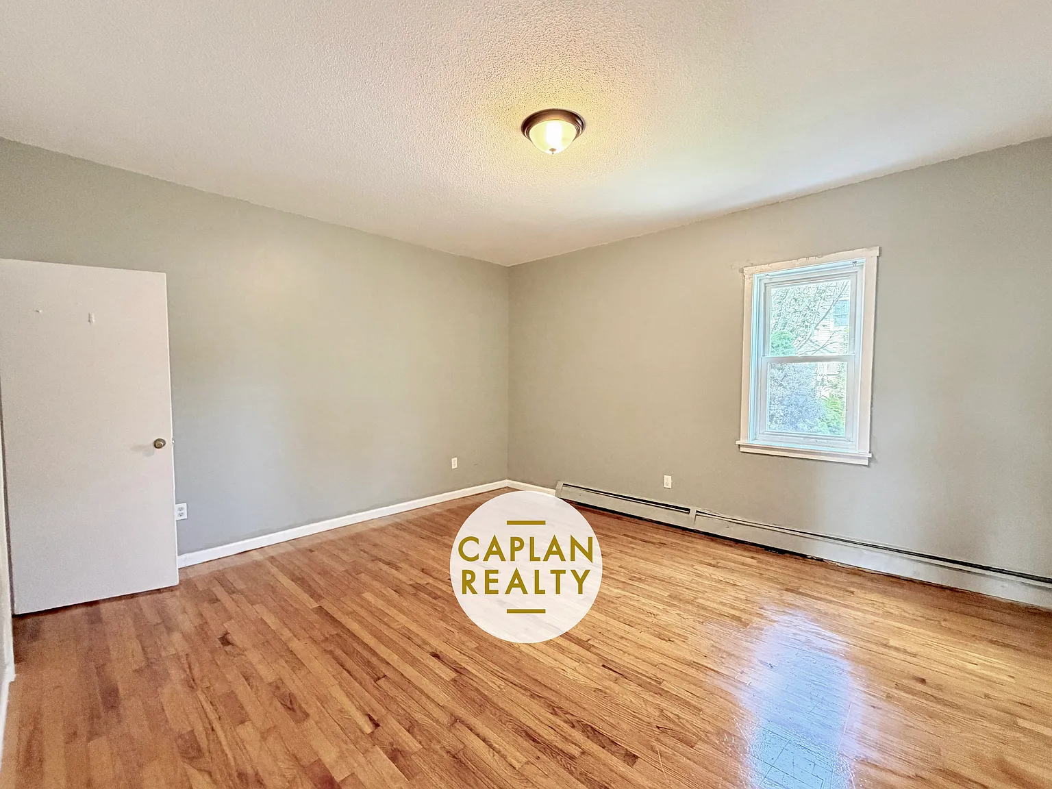 4 bed, 1000 sqft, $2,200 — Photo 3
