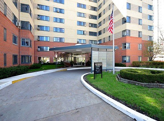2nd image of 5040 N Marine Dr #1A