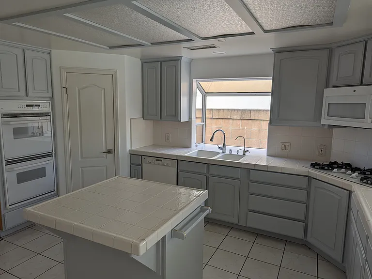 301 Roosevelt Ave — Photo 6
