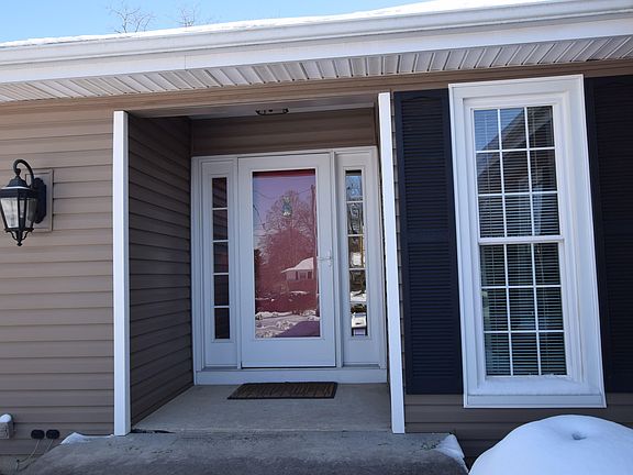 2nd image of 721 E Lawn Ave