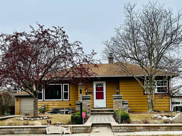 3251 Dartmouth Dr, Rockford, IL 61108