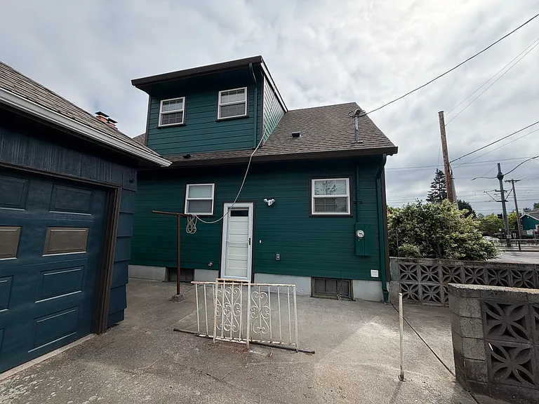 7607 N Interstate Ave — Photo 21