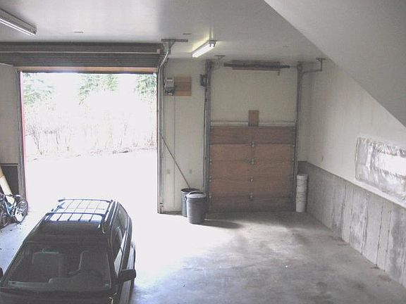 4th image of 908 Lakloey Dr #A