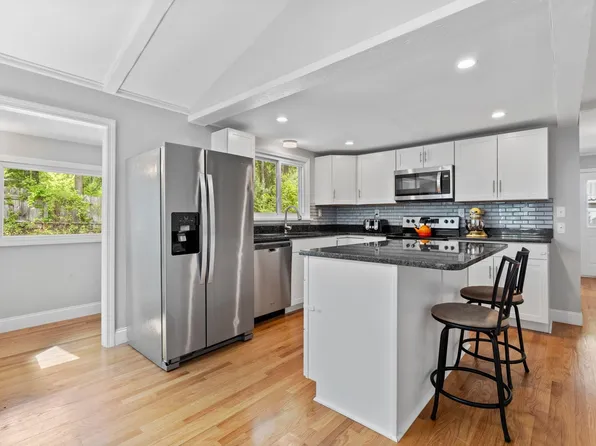 10 Hall Street, Bedford, NH 03110