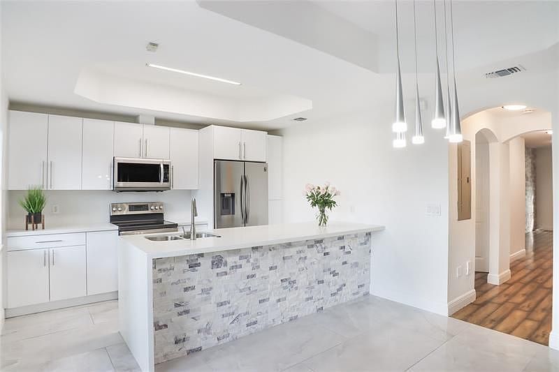 1st image of 2119 Anchor Ct #2102