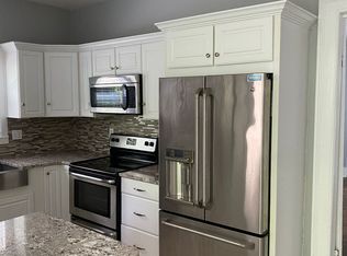 221 N 8th St, Petersburg, IL 62675