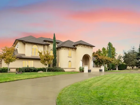 10107 N Oaks Ct, Oakdale, CA 95361