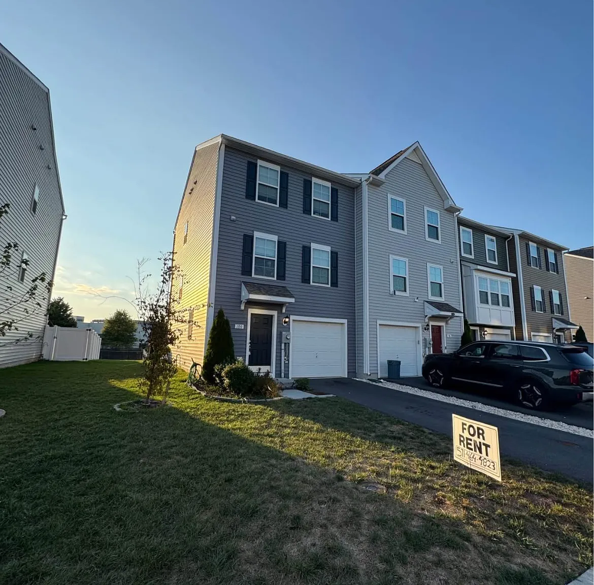 4 bed, 3.5 bath, 1900 sqft, $2,200 — Photo 2
