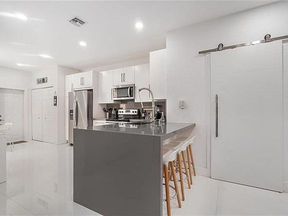 2nd image of 4204 Vineyard Cir #Townhouse 2