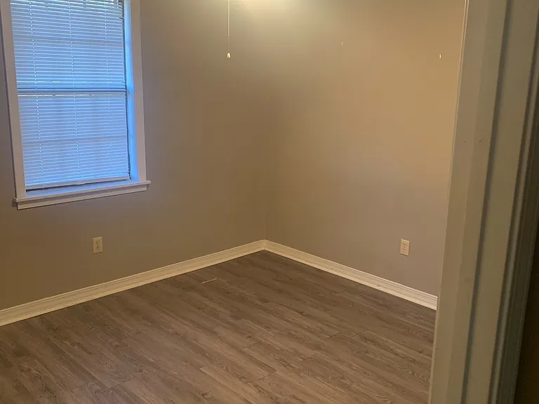 1504 W California Ave — Photo 4