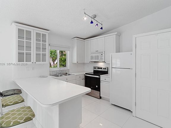 4th image of 9617 SW 144th Pl