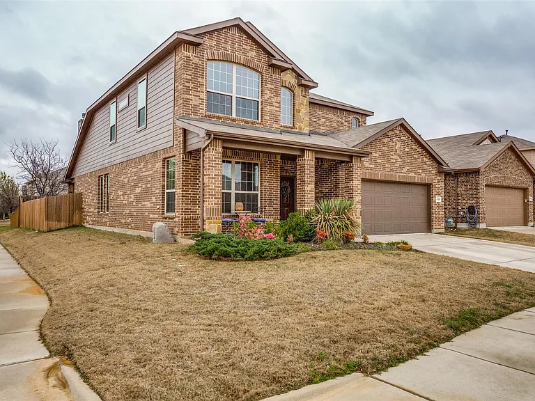 4701 Green River Dr — Photo 2