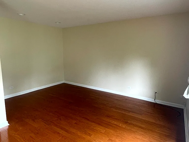 2S525 Lloyd Ave — Photo 10
