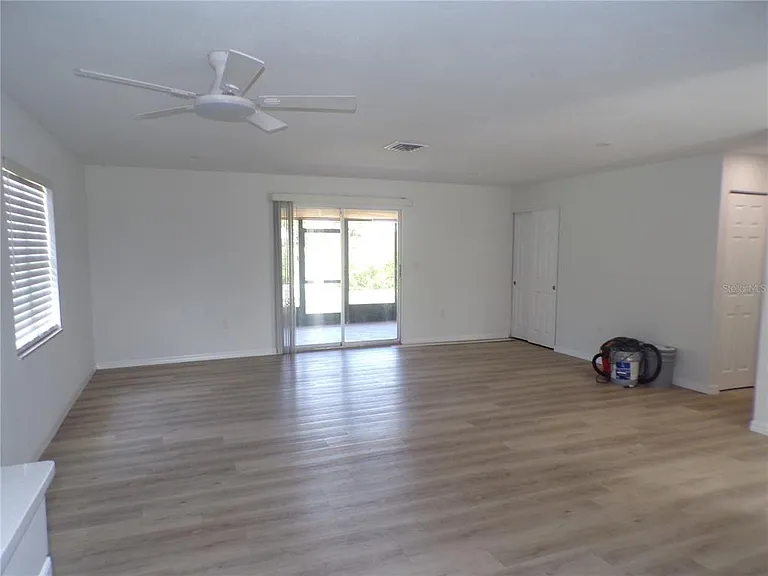 421 Orchid Dr — Photo 3