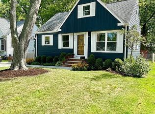 585 Columbia Rd, Bay Village, OH 44140