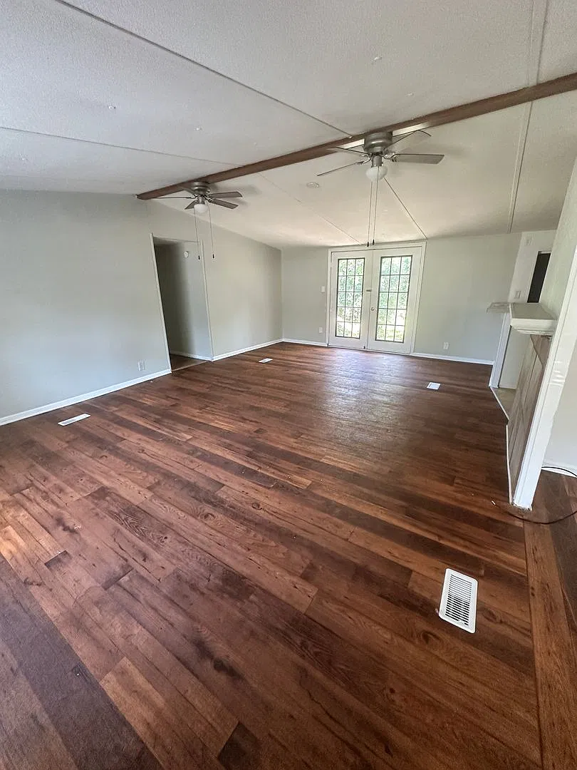 3 Bedroom/2 Bath Mobile Home in Hahira — Photo 2