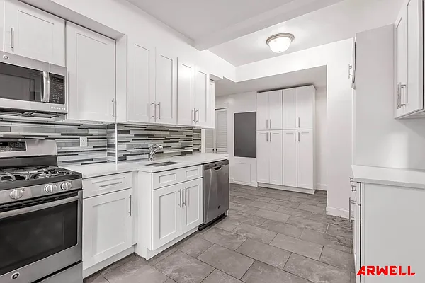 Rented by Arwell Realty | media 10