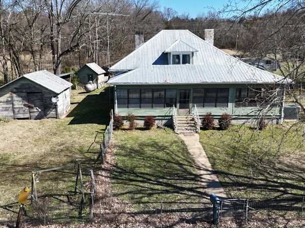 899 Bugscuffle Rd, Wartrace, TN 37183