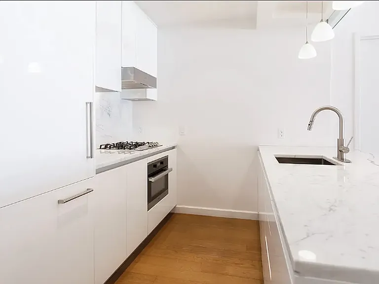 351 W 54th St #3A — Photo 4