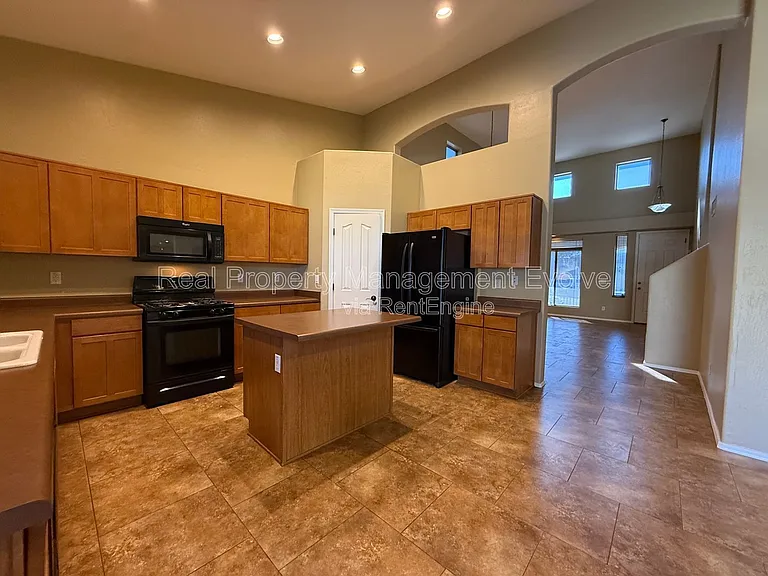 8014 W Pima St — Photo 7