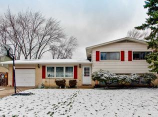 406 W Kingsbury Dr, Arlington Heights, IL 60004