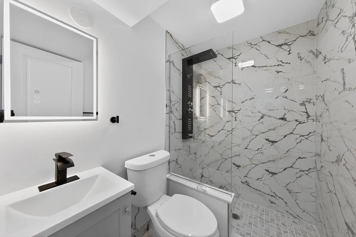 Building Photo - 328 N Lockwood Ave #1