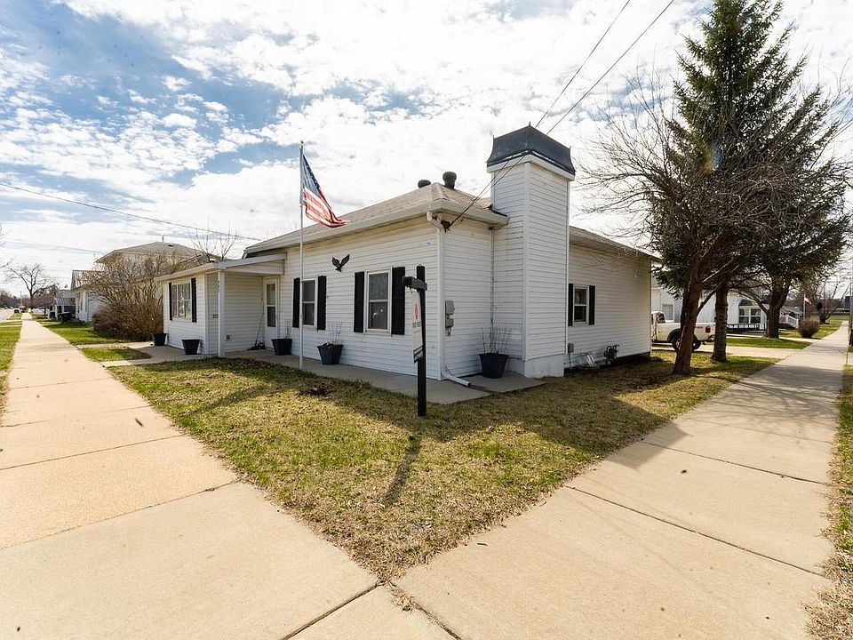 1st image of 903 Hollister AVENUE