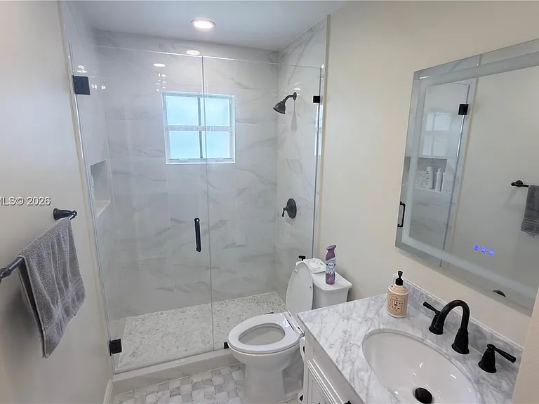 692 Maplewood Ct — Photo 6