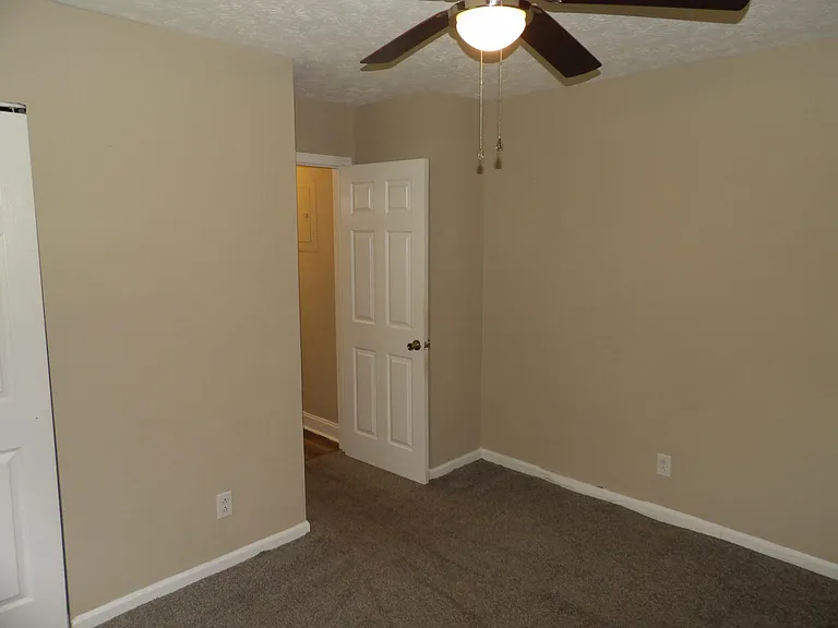 139 Lawrence St — Photo 28