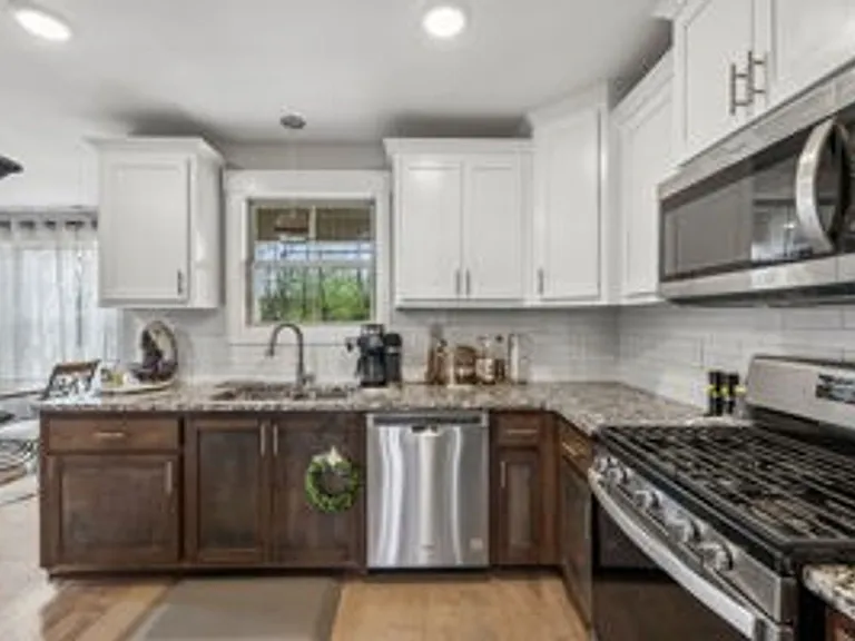 369 Frontier Dr — Photo 8