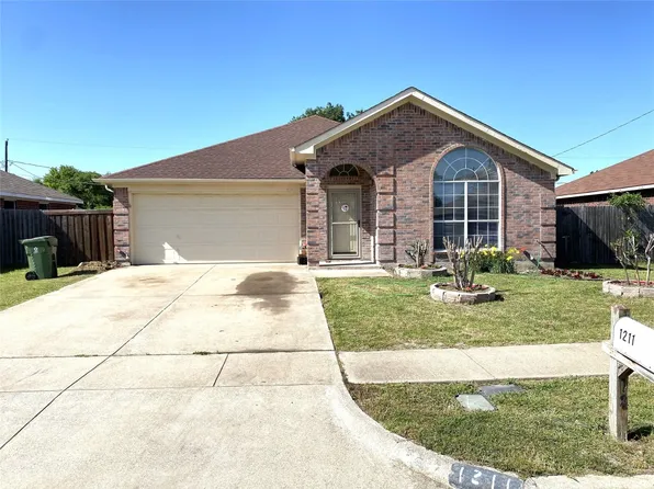1211 Brookvalley Dr, Arlington, TX 76018