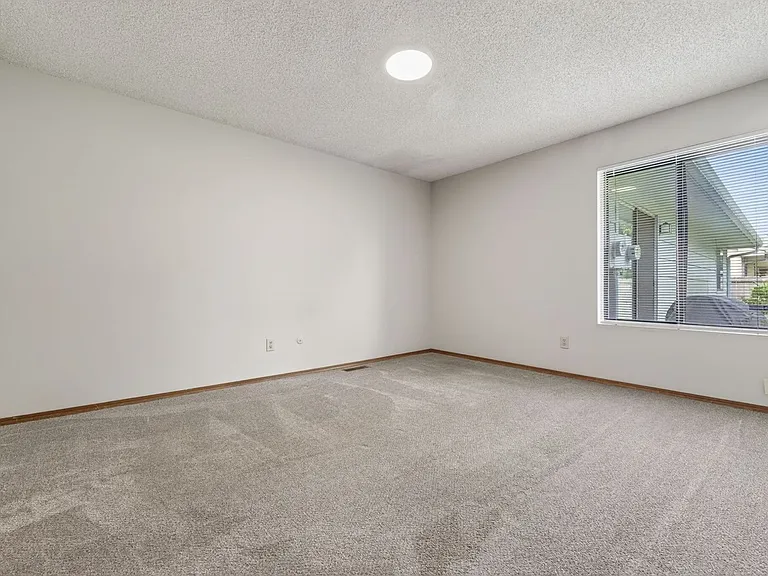 8432-8434 W Thurman St — Photo 11