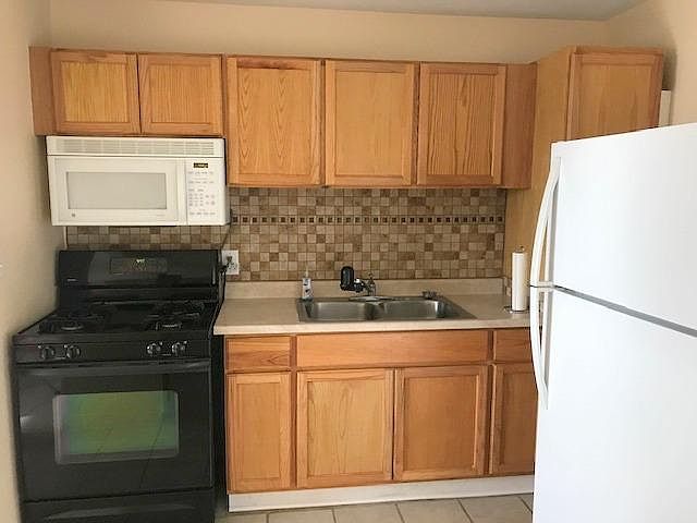 Nice kitchen with tile floor