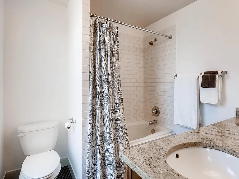 920 E 24th Ave — Photo 11