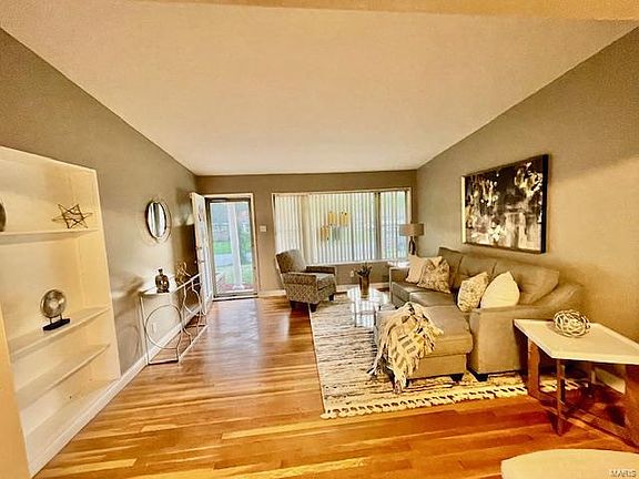 3rd image of 9910 Cambria Dr