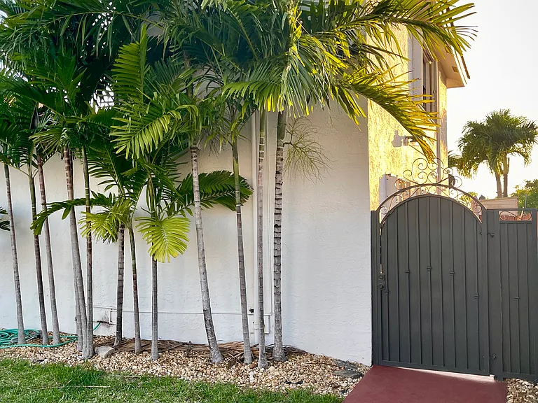 13301 SW 28th Ter — Photo 14